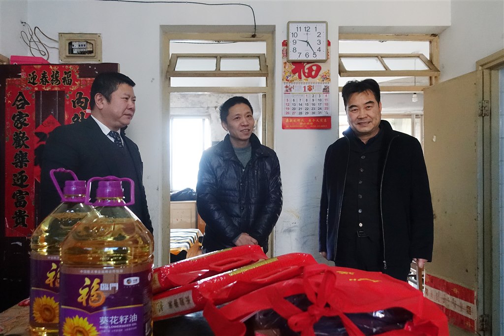 看苦难职工 蒋志兴.jpg 看苦难职工 蒋志兴.jpg