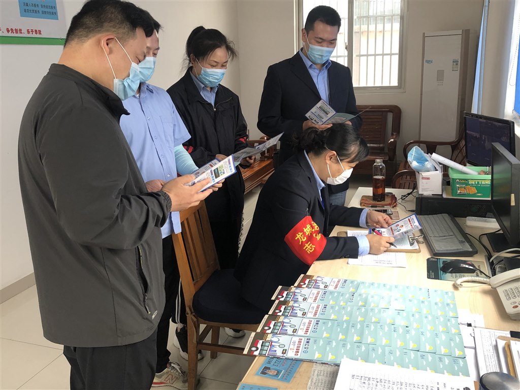 公交驾驶员学习防御性驾驶要点.jpg 公交驾驶员学习防御性驾驶要点.jpg