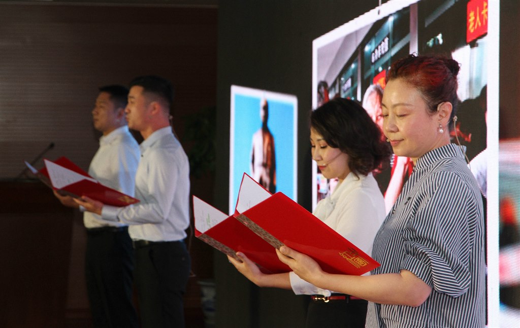 朗诵.jpg 朗诵.jpg