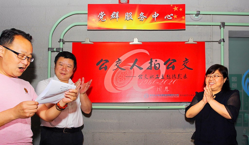 单卿 摄_副本.jpg 单卿 摄_副本.jpg