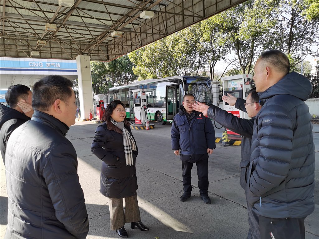 党委书记、董事长袁杏娣带队检查安全.jpg 党委书记、董事长袁杏娣带队检查安全.jpg