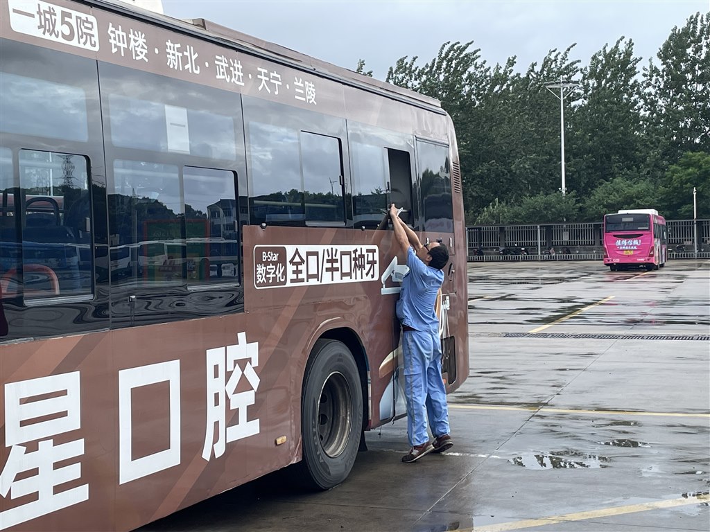 关闭驾驶室,尤其电动、混动车门窗(赵震闻)2.jpg 关闭驾驶室,尤其电动、混动车门窗(赵震闻)2.jpg