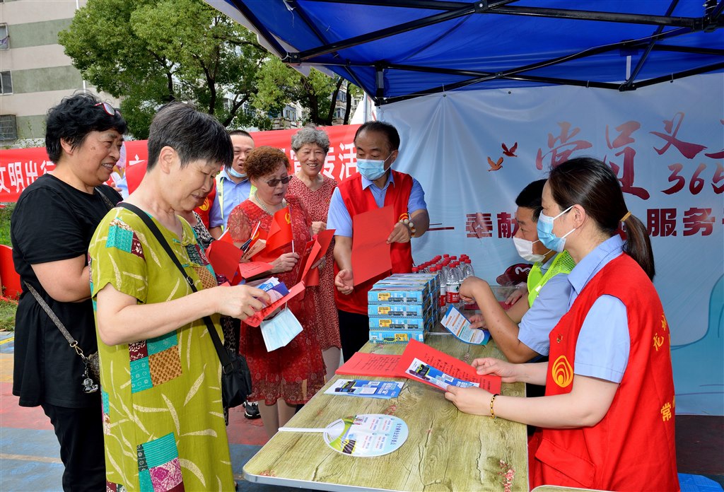 联合社区开展安全宣传.jpg 联合社区开展安全宣传.jpg